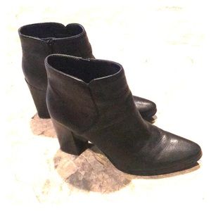 Black leather Nine West ankle booties